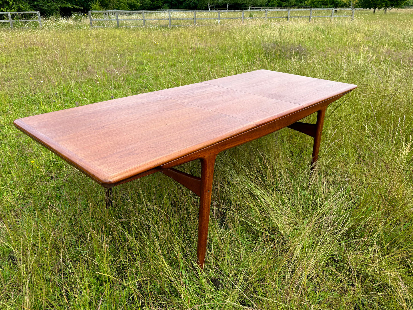 For Jenna - Final payment **** price includes bespoke crate and shipping ***Mid Century Modern Large Danish Model 217 Extendable Teak Table by Arne Hovmand-Olsen for Mogens Kold, 1960s