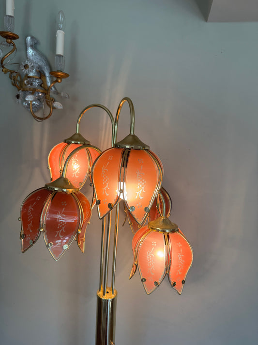 Reserved for Eleena **** Hollywood Regency pink flower lamp ** Price includes shipping.