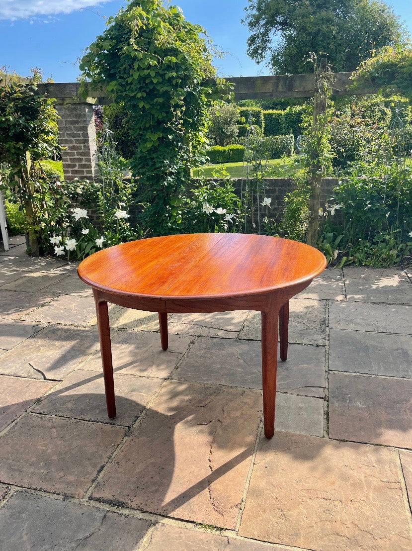 Mid Century Danish Teak Extending Dining Table Model 62 Table by Henning Kjærnulf For Sorø Stolfabrik