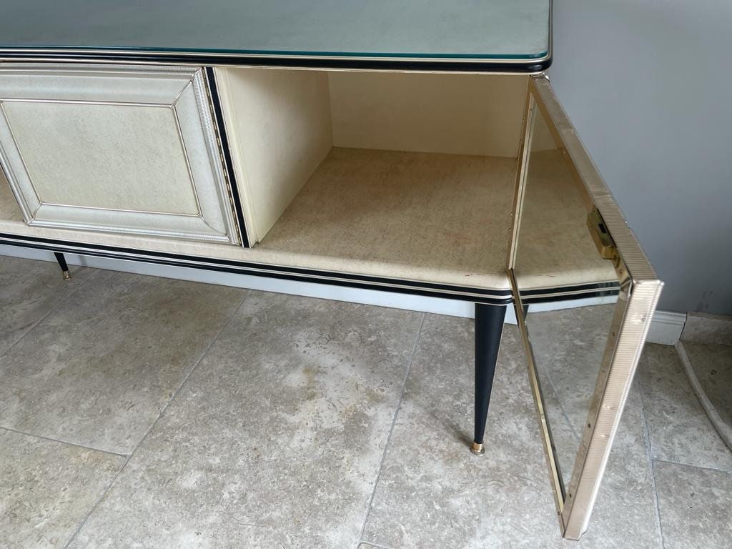 Stylish Mid Century Modern 1950s Italian Sideboard / Credenza by Umberto Mascagni