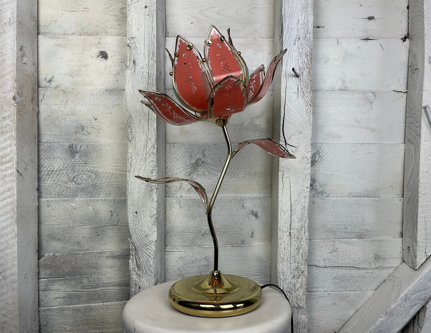 Vintage Mid Century Hollywood Regency Modern Pink Lotus Flower Table / Bedside / Desk Lamp