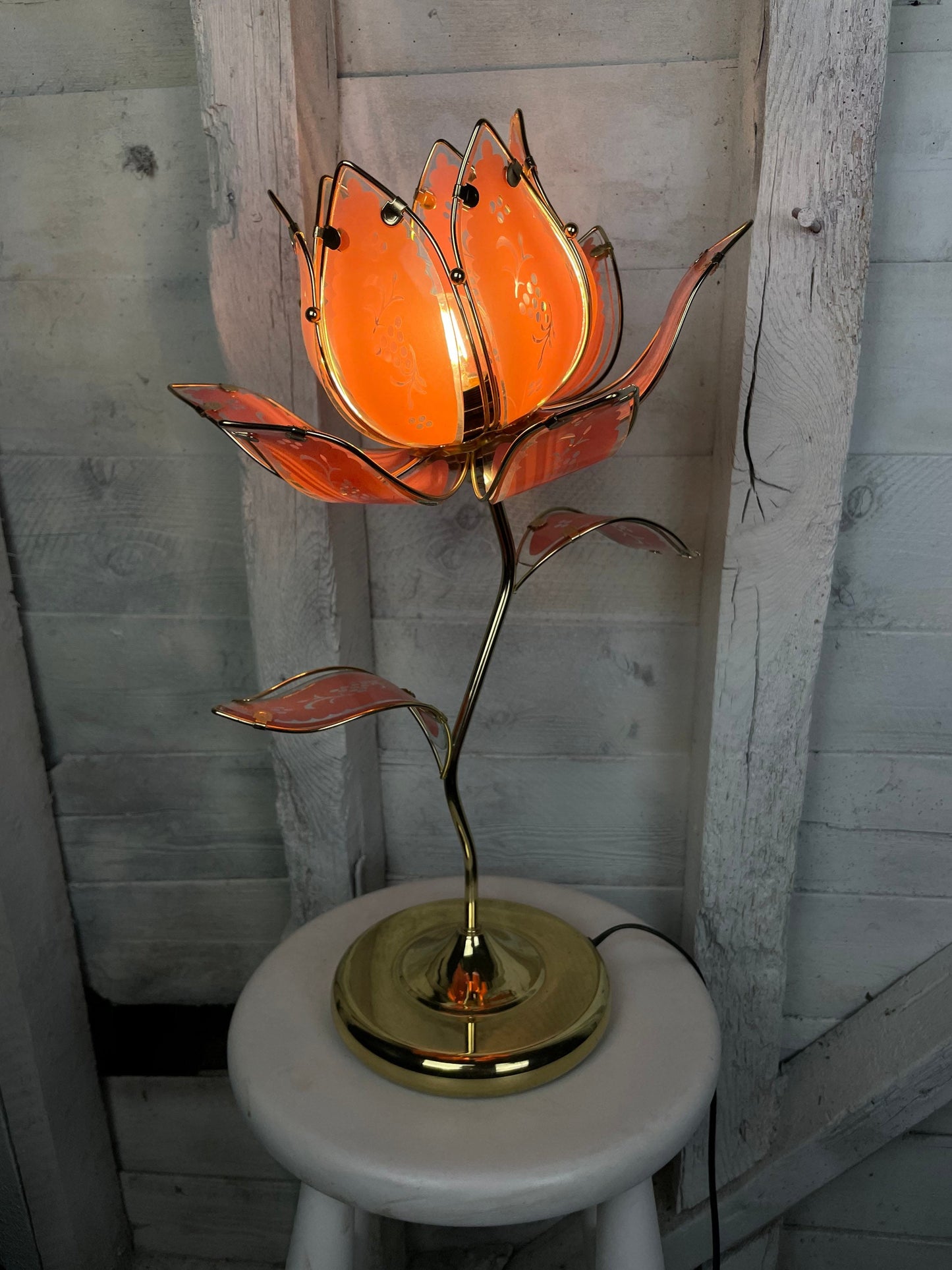 Vintage Mid Century Hollywood Regency Modern Pink Lotus Flower Table / Bedside / Desk Lamp