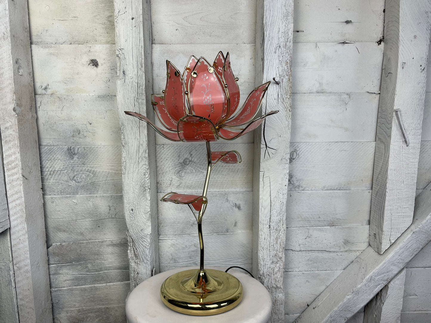 Vintage Mid Century Hollywood Regency Modern Pink Lotus Flower Table / Bedside / Desk Lamp