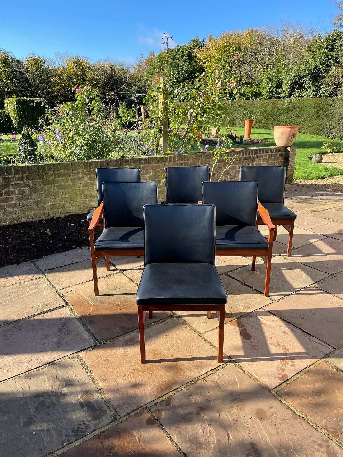 Set of 6 Teak and Black Vinyl Dining Chairs by Robert Heritage, circa 1965 Mid Century Modern