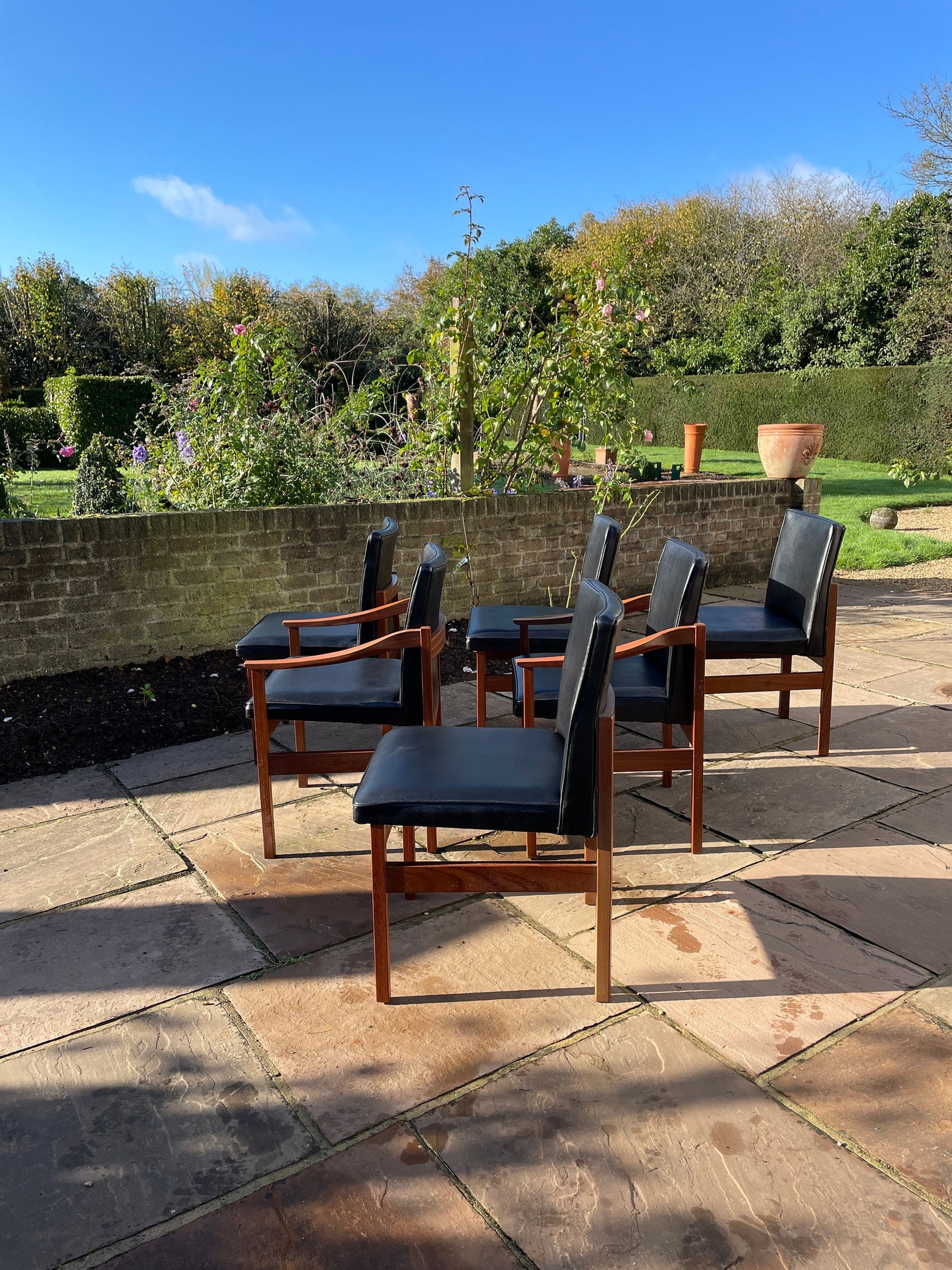 Set of 6 Teak and Black Vinyl Dining Chairs by Robert Heritage, circa 1965 Mid Century Modern