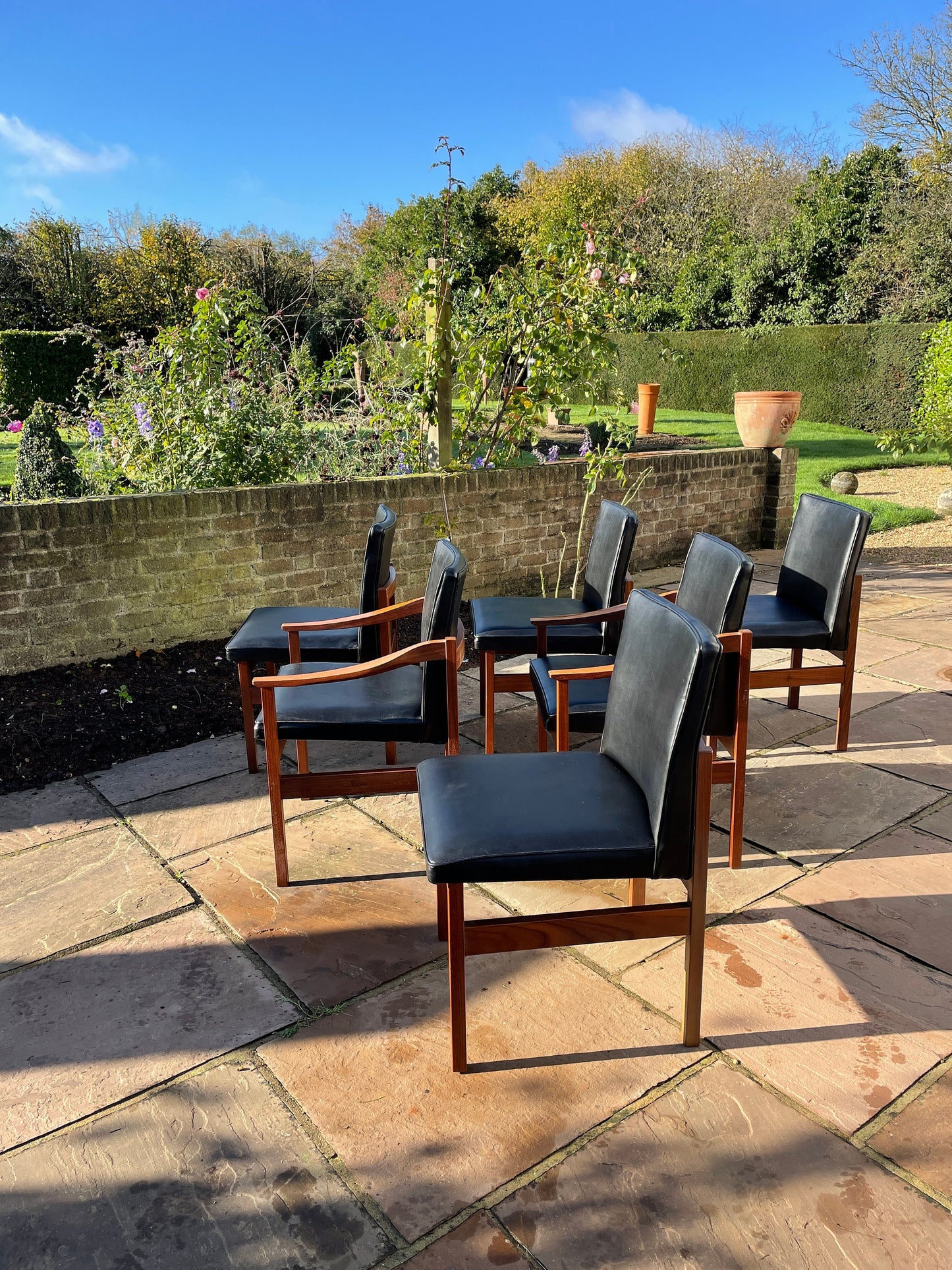 Set of 6 Teak and Black Vinyl Dining Chairs by Robert Heritage, circa 1965 Mid Century Modern