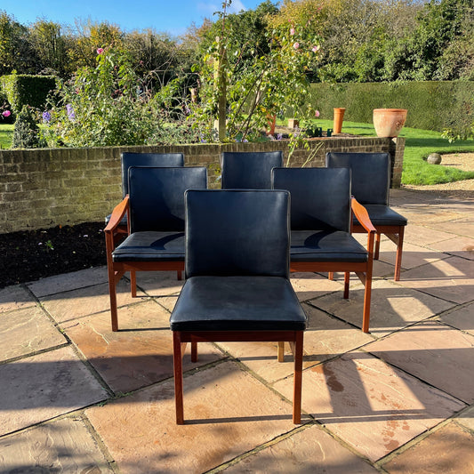 Set of 6 Teak and Black Vinyl Dining Chairs by Robert Heritage, circa 1965 Mid Century Modern
