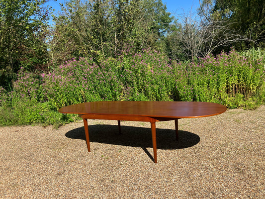 Mid century modern Large danish expandable teak table by Arne Hovmand-Olsen for Mogens Kold, 1960s