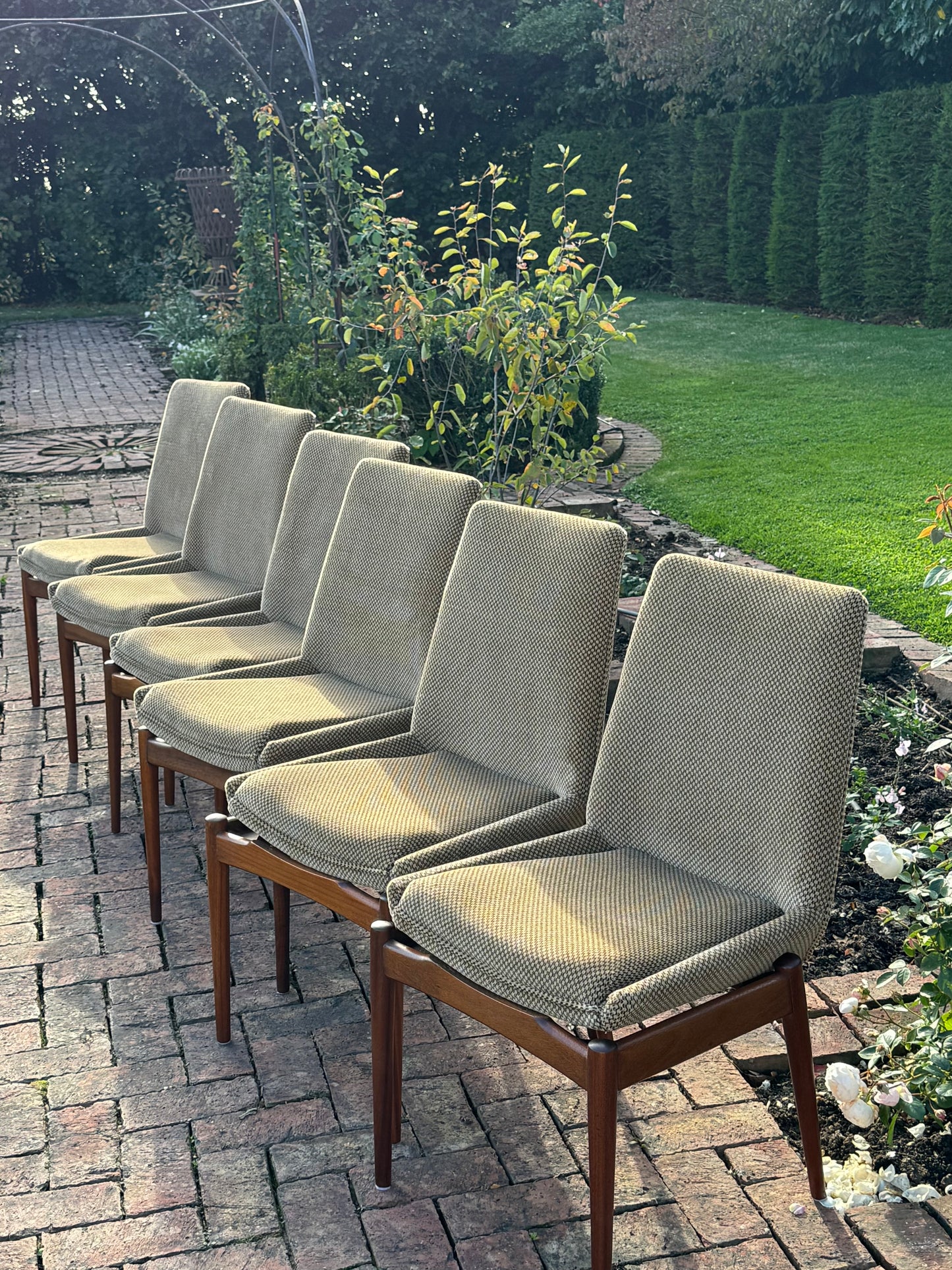 Set of Six Vintage Mid Century Modern Teak Chairs by Robert Heritage for Archie Shine 1950s