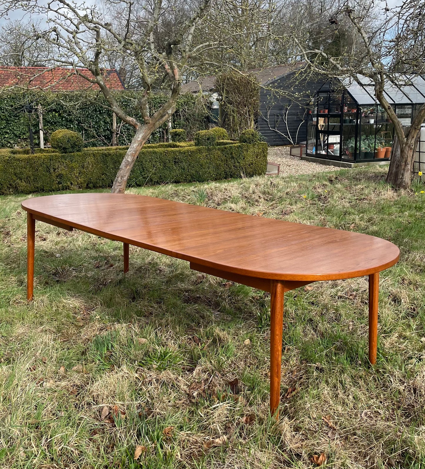 Troeds extending teak table for Michiyo