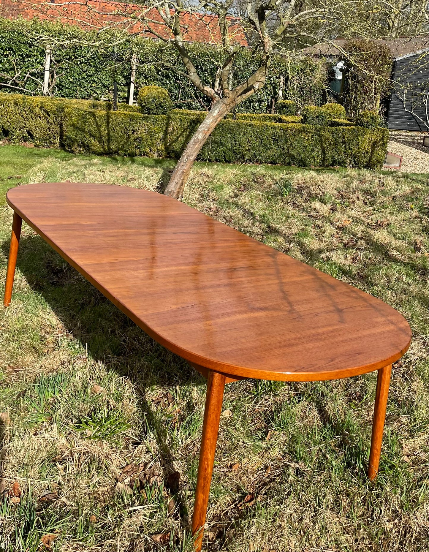 Troeds extending teak table for Michiyo